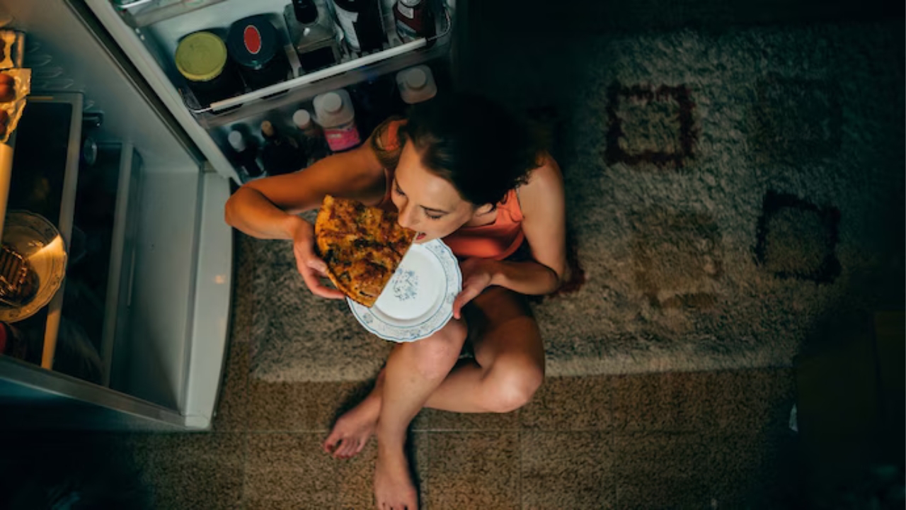 रात 9 बजे के बाद खाना पड़ सकता है भारी, बढ़ सकता है कब्ज और पेट की बीमारियों का खतरा, पढ़ें कैसे रखें खुद को सुरक्षित ?