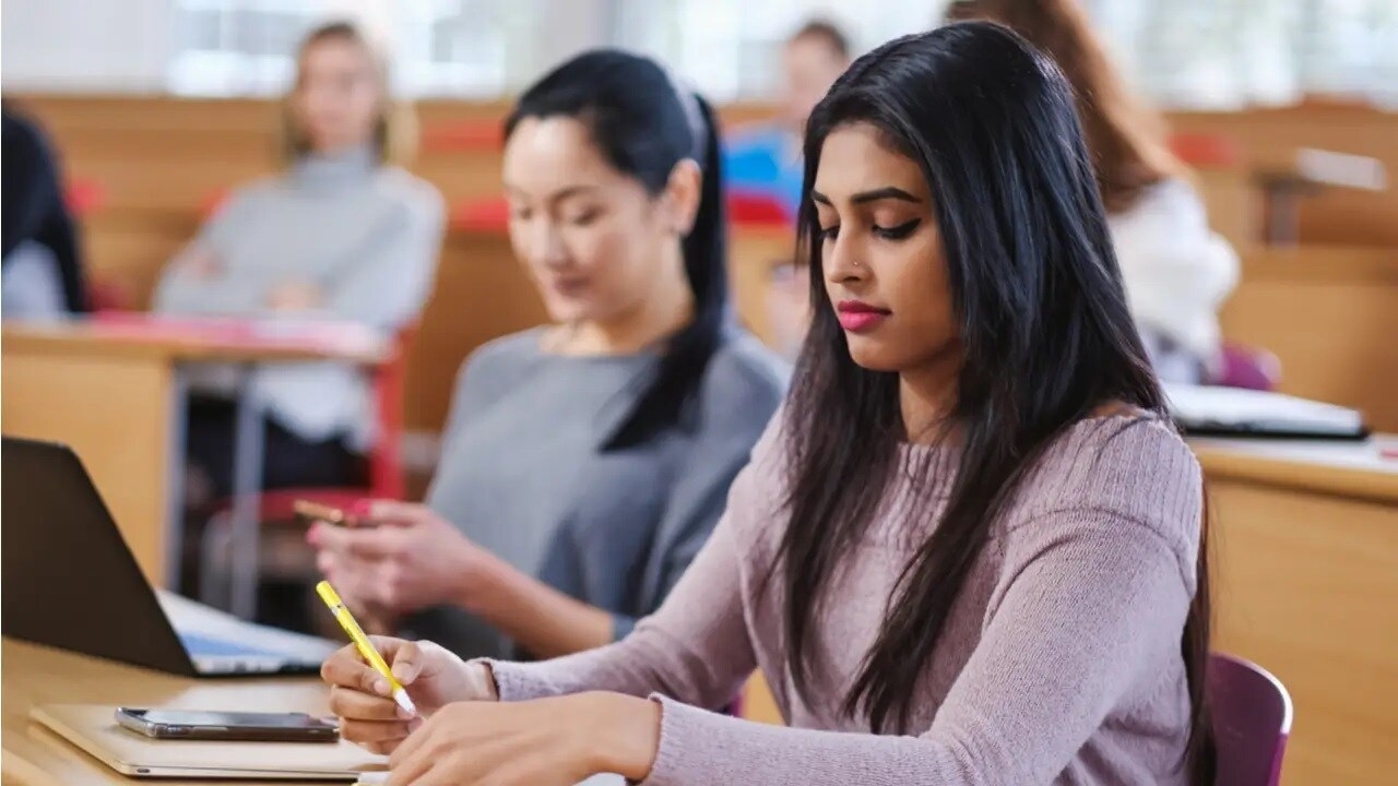 विदेश में पढ़ाई का सपना टूटा, एजुकेशन लोन की ये गलतियां बना सकती हैं जिंदगी मुश्किल, आप भी जानें