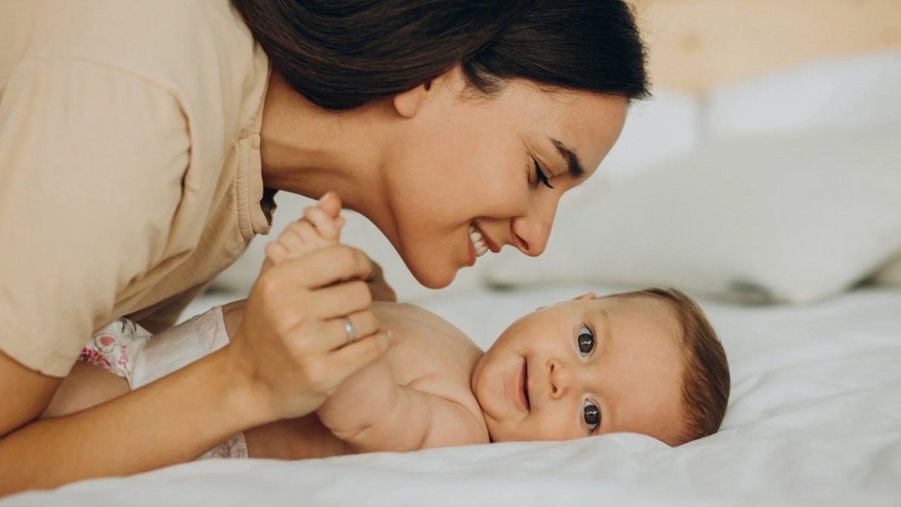 मां बनने का सफर, खुशियों के साथ छिपी मानसिक चुनौती भी समझें