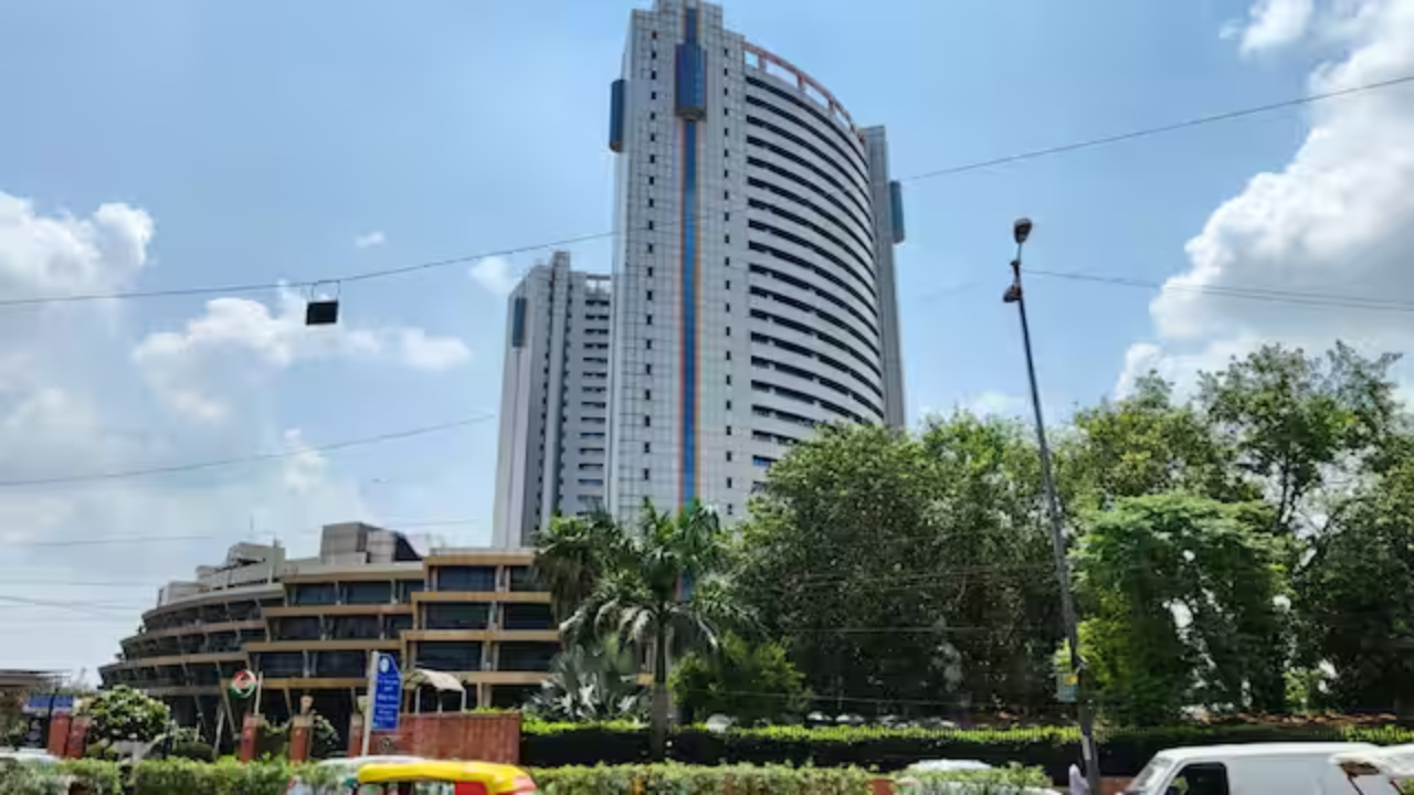दिल्ली के व्यापारियों को बड़ी राहत, अब प्रॉपर्टी टैक्स भरते ही मिलेगा लाइसेंस