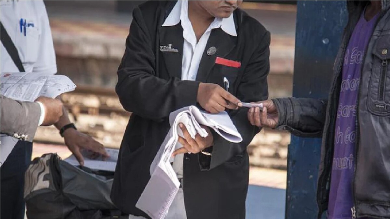 TTE ने मांगी रिश्वत तो तुरंत करें शिकायत, रेलवे ने बताए यात्रियों के अधिकार
