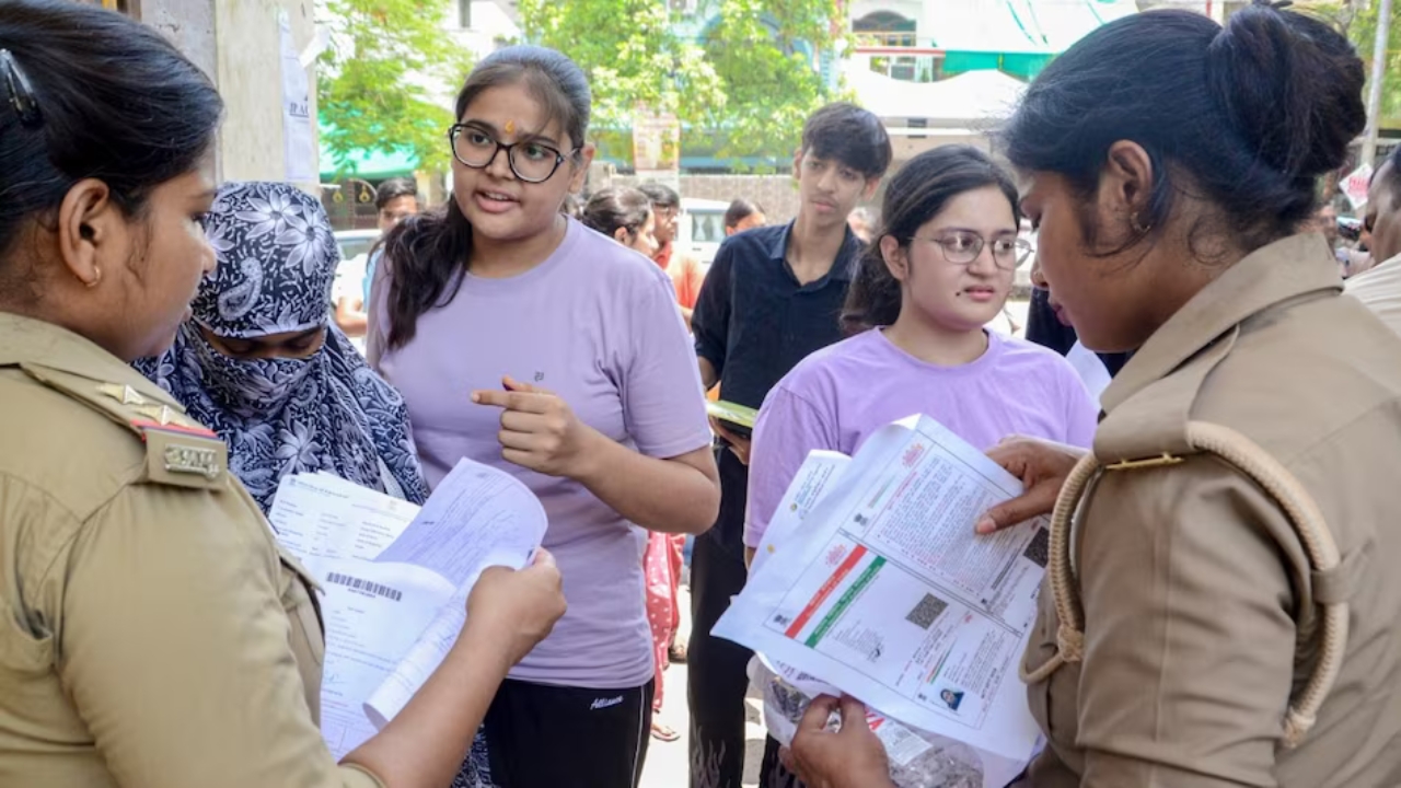 नीट यूजी 2026 परीक्षा रद, पेपर लीक के आरोपों के बाद बड़ा फैसला, जानिए आगे क्या होगा ?