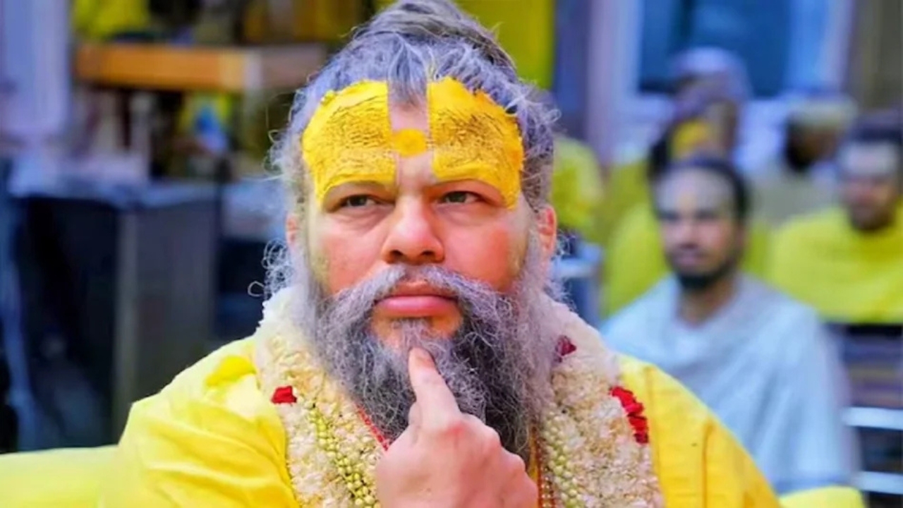 प्रेमानंद महाराज की पदयात्रा पर फिर लगा विराम, वृंदावन में भक्तों की बढ़ी बेचैनी, ये है वजह ?