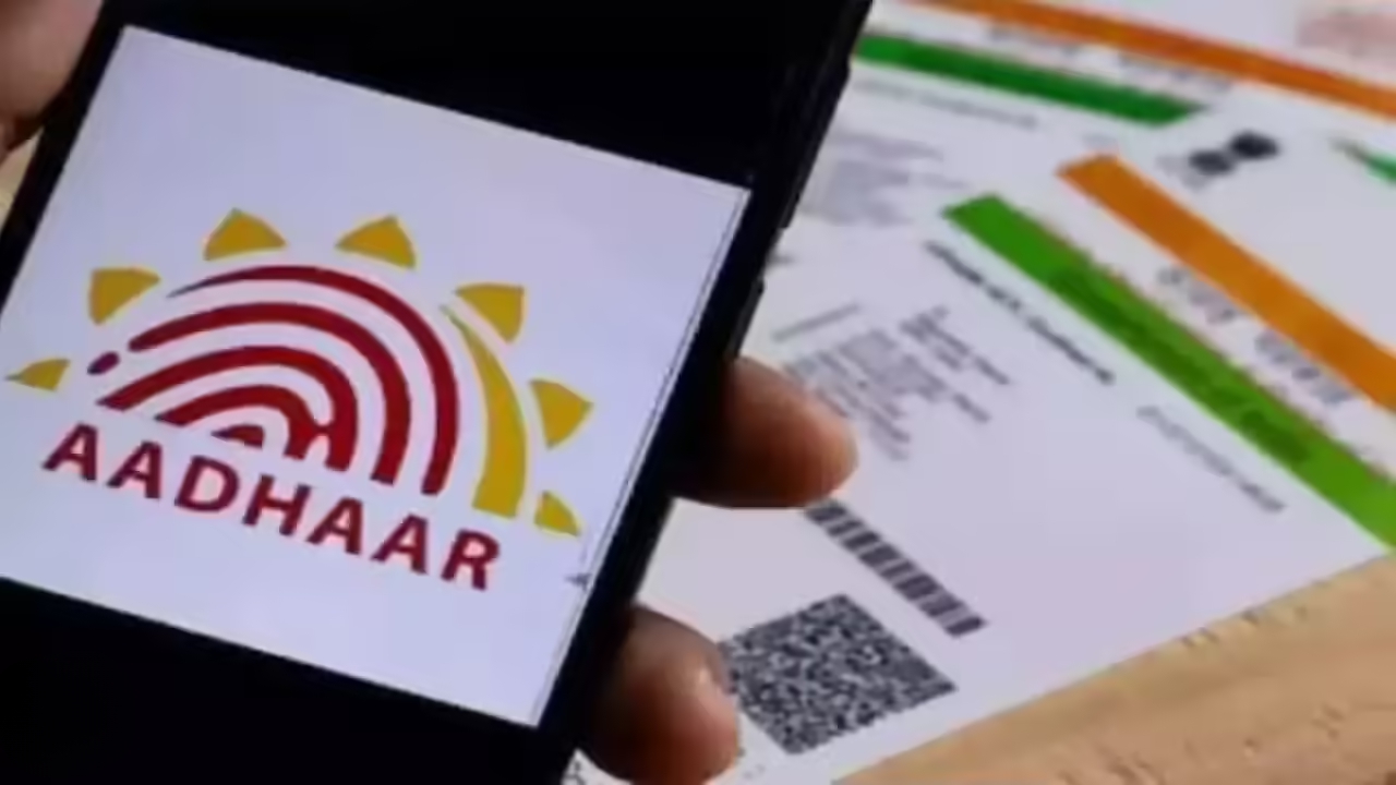 आधार सेंटर की लाइन खत्म! घर बैठे मिनटों में बुक करें अपॉइंटमेंट, जानिए आसान तरीका