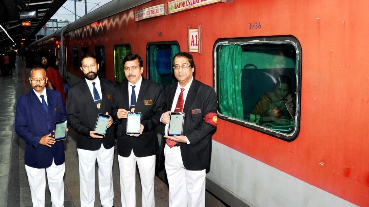 TTE ने मांगे पैसे, तुरंत करें शिकायत, रेलवे का नया नियम जानिए वरना हो सकता है नुकसान