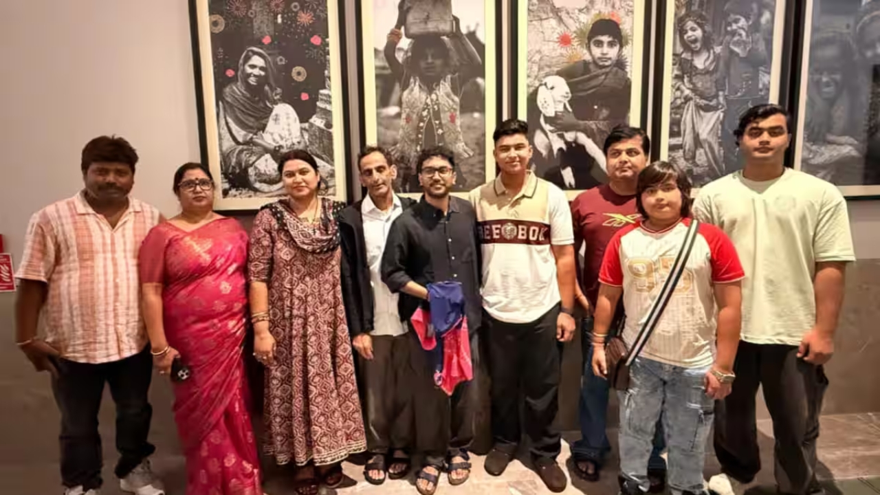 आईपीएल से घर लौटा बिहार का लाल, आईपीएस मामा और नानी संग खास मुलाकात की तस्वीरें वायरल