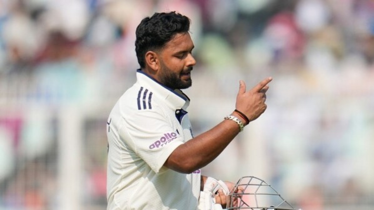 ऋषभ पंत ने रचा इतिहास, 50 टेस्ट खेलने वाले सिर्फ तीसरे भारतीय विकेटकीपर बने, धोनी क्लब में मिली एंट्री !