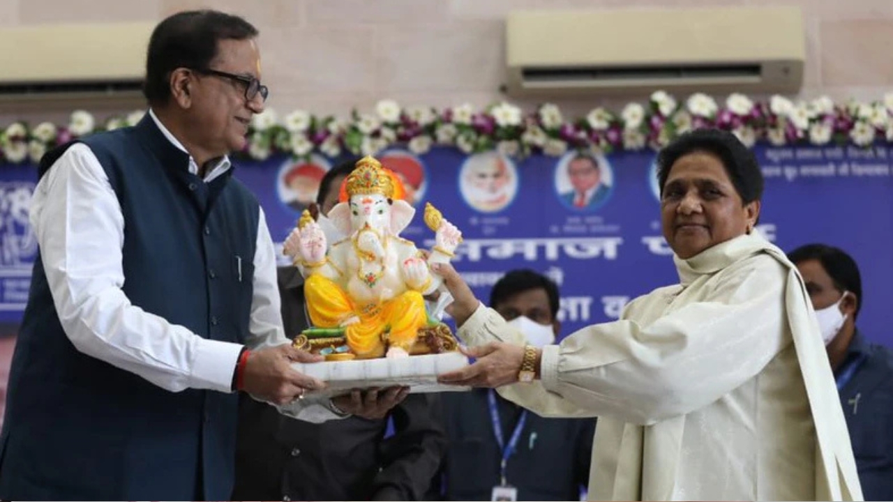 ब्राह्मणों पर बहनजी का बड़ा दांव, 2027 से पहले बदलेगा यूपी का पूरा सियासी गणित?