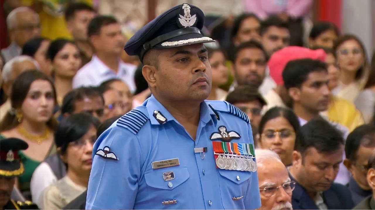 खून बहता रहा, फिर भी नहीं छोड़ा कंट्रोल, जब ग्रुप कैप्टन अभिमन्यु सिंह की बहादुरी ने बचाईं कई जिंदगियां