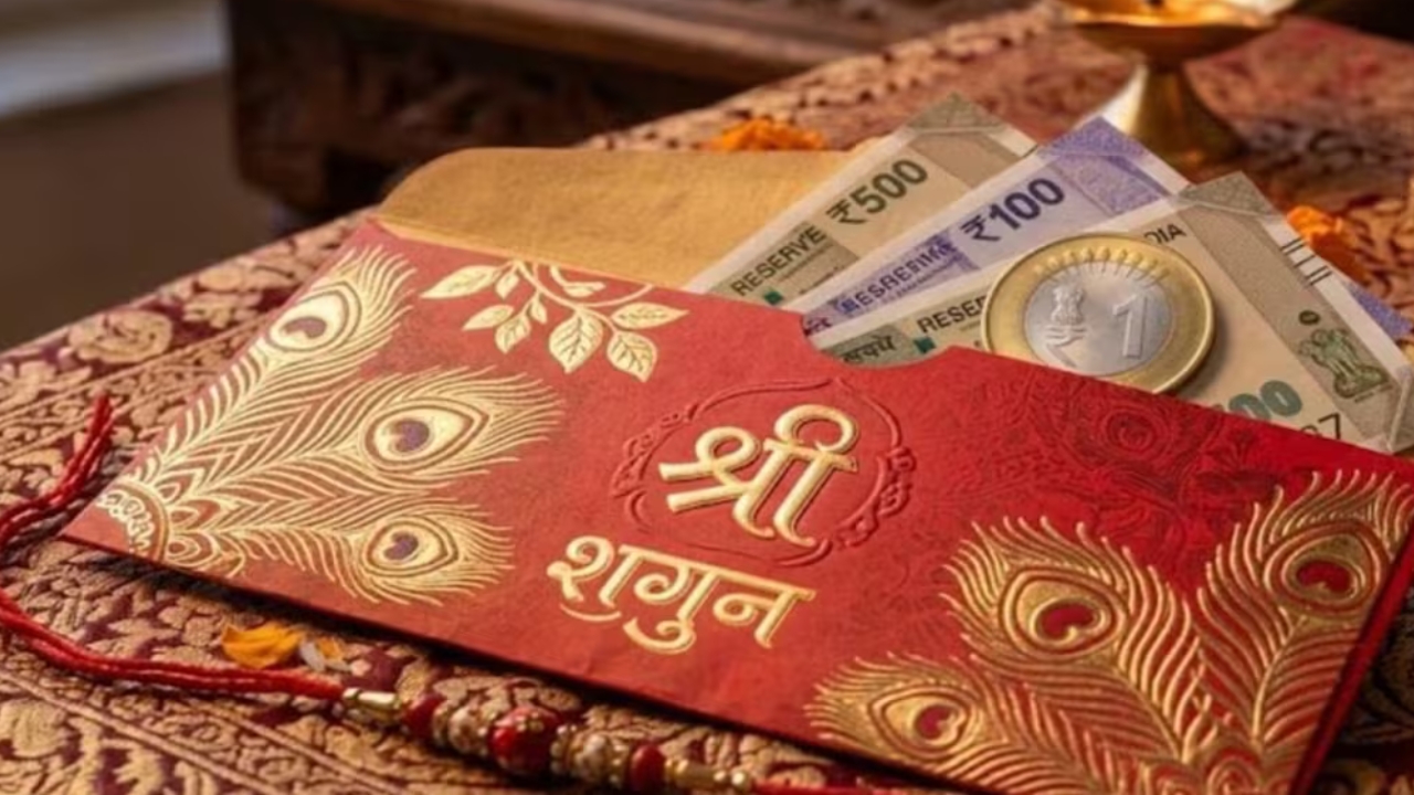 शादी में 101, 501 या 1100 रुपये ही क्यों दिए जाते हैं? जानिए शगुन की परंपरा का धार्मिक रहस्य