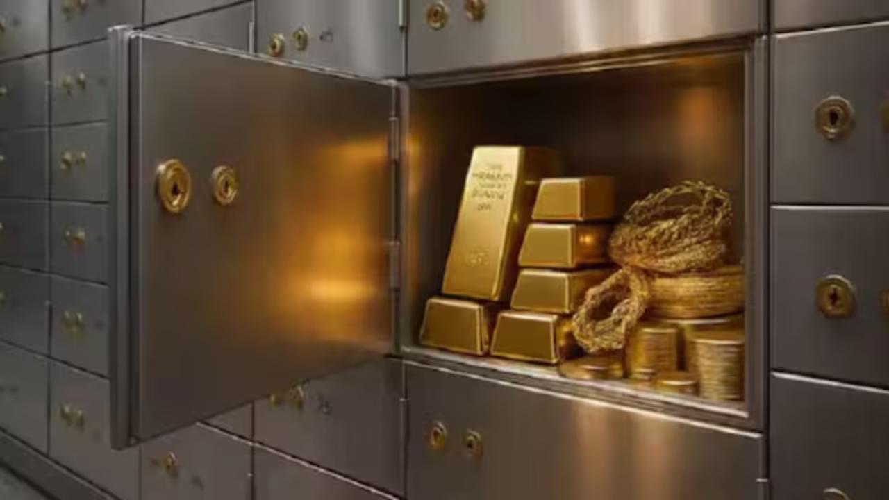 बैंक लॉकर में कितना सोना रख सकते हैं? जानिए RBI के नियम, मुआवजा सीमा और गोल्ड सुरक्षा की पूरी सच्चाई