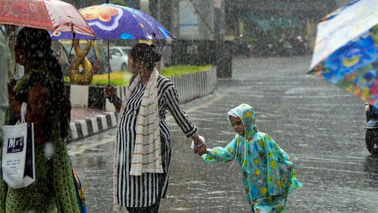 5 दिन की देरी से दिल्ली पहुंचा मानसून, अगले 3 दिन बारिश का अलर्ट; गर्मी से मिली राहत