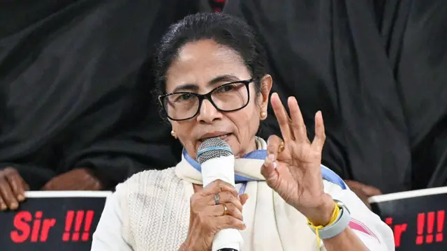 ममता बनर्जी को बड़ी राहत, बैंक खातों से निकाल सकेंगीं पैसे