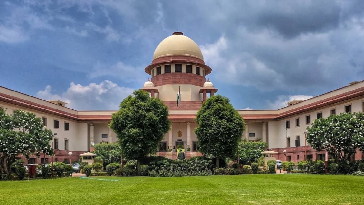 चढ़ावा चोरी पर केंद्र, उप्र सरकार और ट्रस्ट को सुप्रीम कोर्ट को नोटिस, स्टेटस रिपोर्ट मांगी