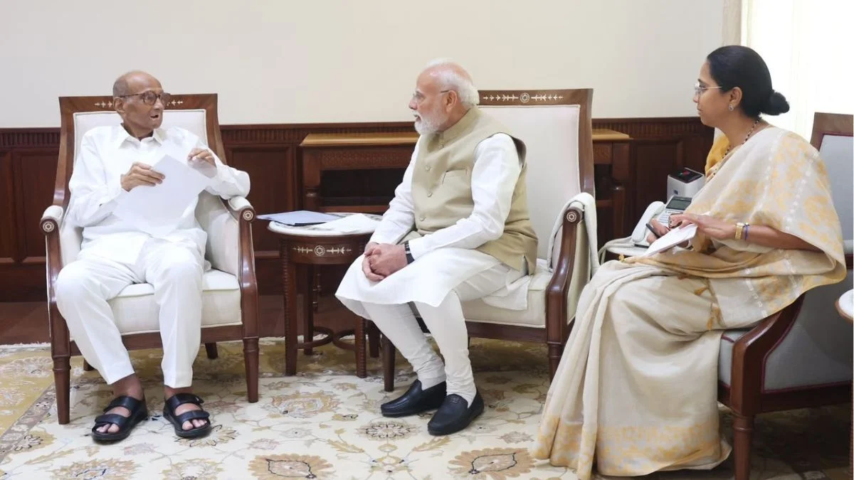 हाईपर एक्टिव विपक्ष, भीतर से भाजपा की सेंध